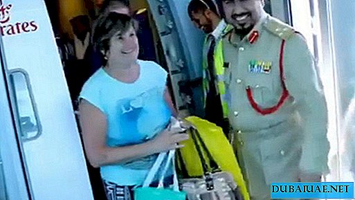 La police de Dubaï félicite le passager pour son joyeux anniversaire