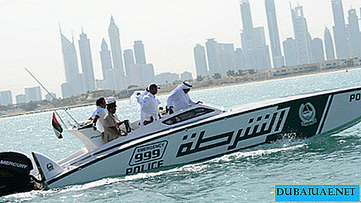 Dubai police rescues a drowning tourist