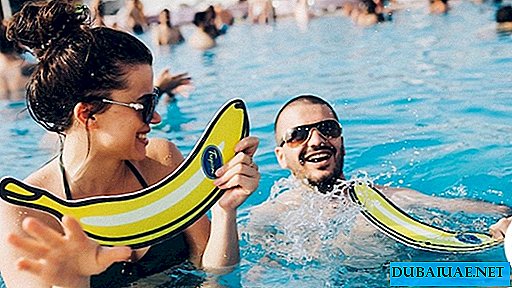 Festas na piscina em Dubai: encontro à beira da piscina