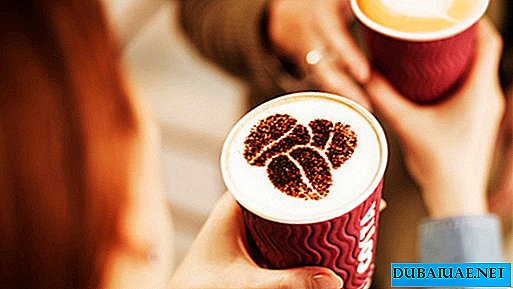 ผู้เข้าชมร้านกาแฟของสหรัฐอาหรับเอมิเรตส์ที่มีเหยือกของตนเองจะได้รับส่วนลด