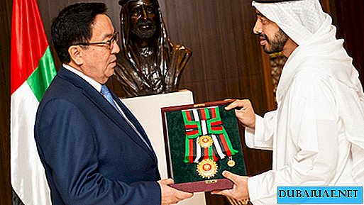 O embaixador do Cazaquistão nos Emirados Árabes Unidos recebeu um alto prêmio