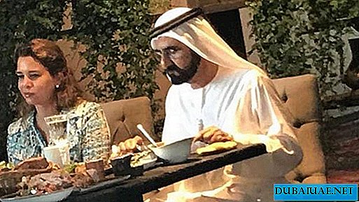 De heerser van Dubai dineerde in een restaurant met Azerbeidzjaanse gerechten
