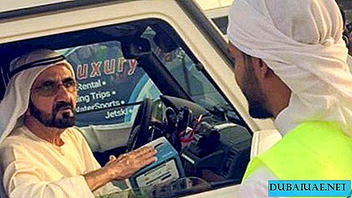 De heerser van Dubai begroet vrijwilligers tijdens Ramadan