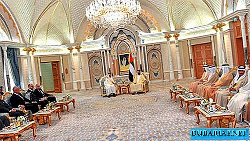 De heerser van Dubai ontmoette de nieuwe ambassadeurs van Kazachstan en Oezbekistan in de VAE