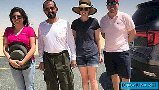 حاكم دبي أنقذ السياح من الصحراء