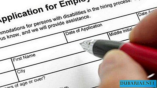 Ao mudar de emprego nos Emirados Árabes Unidos, você não precisa receber um certificado de nenhum registro criminal