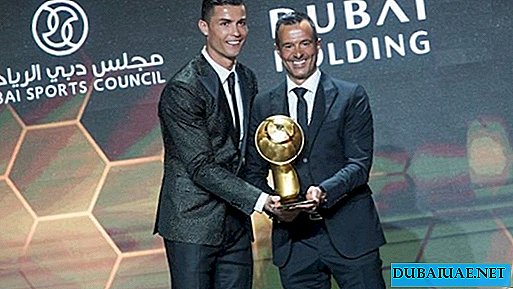 Ronaldo receives the Player of the Year Award in Dubai