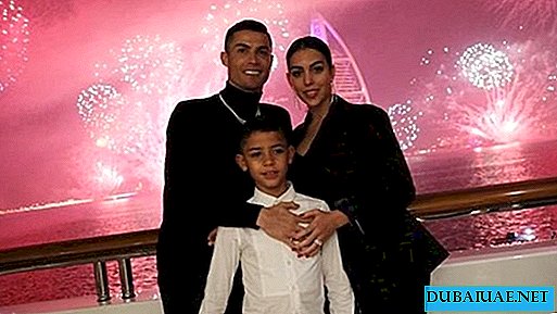 Ronaldo celebra año nuevo en Dubai con su familia