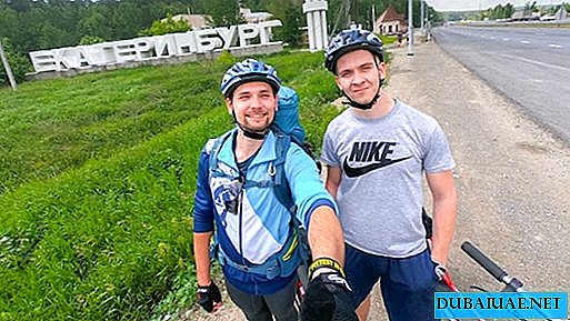 Los rusos fueron de Ekaterimburgo a Dubai en scooters