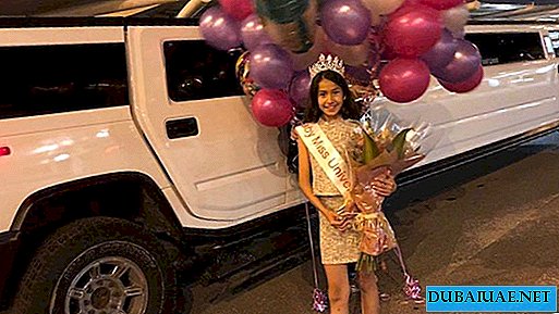 Mulher russa dos Emirados Árabes Unidos recebe o título "Pequena Miss Universo"