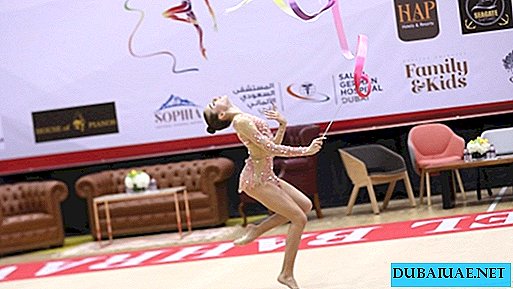 Det russiske hold optræder på Rhythmic Gymnastics Cup i UAE