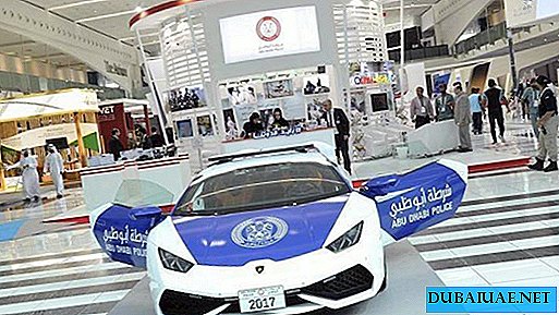 Supercarros da polícia de Abu Dhabi sobrevivem rebranding