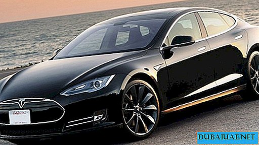 Превърнете колата си Tesla в безпилотни жители на ОАЕ ще струва 10 хиляди долара