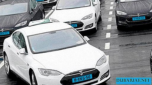 Dubai Taxi Park reabastecido com carros Tesla