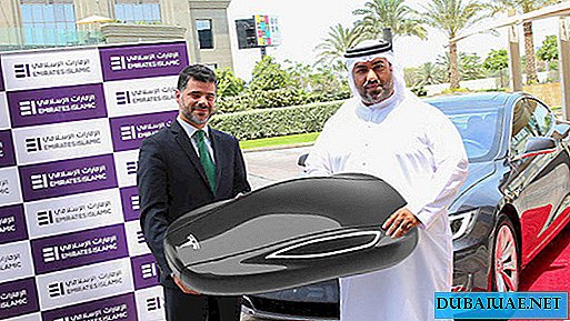 Emirate Bank Depositor gewinnt Tesla Car