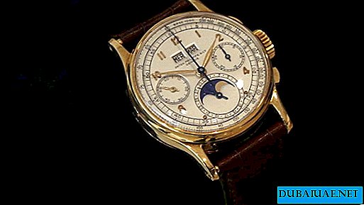 Relógios reais vendidos em leilão em Dubai por US $ 1 milhão