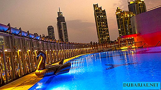 O arranha-céu mais alto de Dubai convida para uma noite à beira da piscina por US $ 47