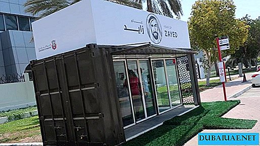 Abu Dhabi mengubah kontainer barang menjadi halte bus