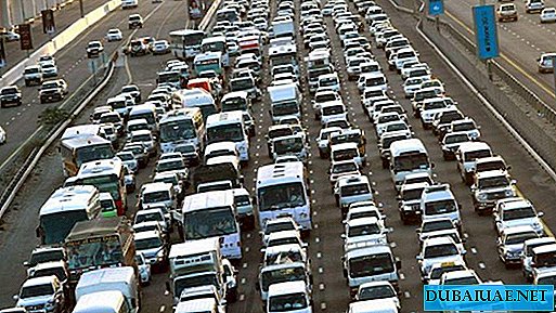 في أبو ظبي ، سيقوم نظام جديد بإخطار سائقي السيارات بالخطر