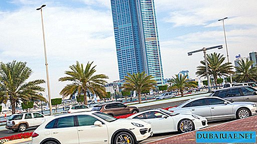 In Abu Dhabi kregen chauffeurs een vertraging bij het betalen voor het parkeren