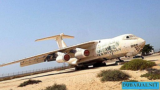 Dutzende sowjetischer Flugzeuge stehen auf den Flughäfen der Vereinigten Arabischen Emirate still