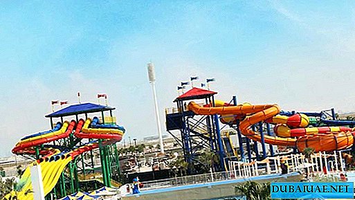 Nos parques aquáticos dos Emirados Árabes Unidos, a temporada de descontos começa
