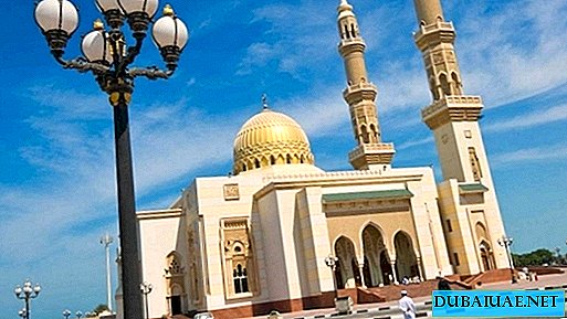 In den Vereinigten Arabischen Emiraten schwer bestraft für das Parken in der Nähe von Moscheen