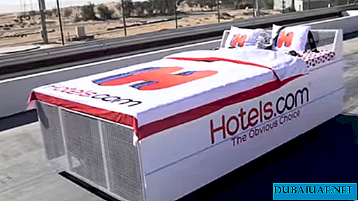 Outro recorde incrível foi estabelecido em Dubai - a cama móvel mais rápida do mundo foi testada na cidade