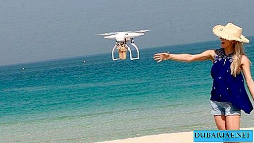 En Dubai, los drones ahora entregan café a los visitantes de la playa