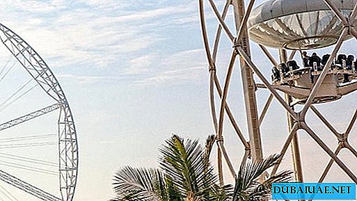En ny attraksjon har åpnet i Dubai - en flygebolle