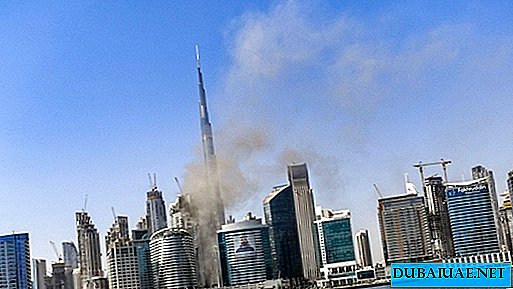 In Dubai, a fireman was killed while extinguishing a skyscraper