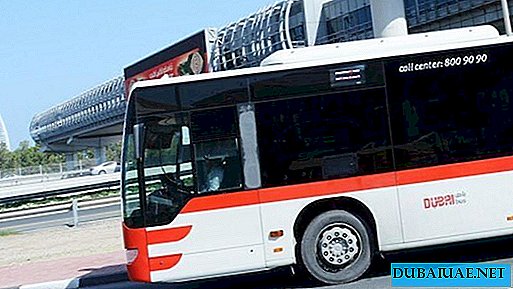 Em um ônibus de Dubai, uma criança morreu de calor