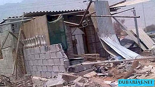Dans l'émirat de Ras Al Khaimah, des logements improvisés sont démolis