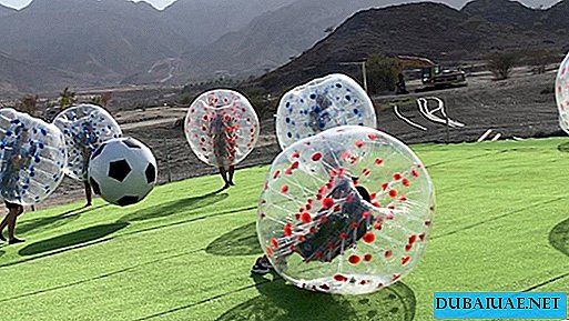 Nas montanhas dos Emirados Árabes Unidos, o primeiro da região abriu uma pista para descer em uma bola