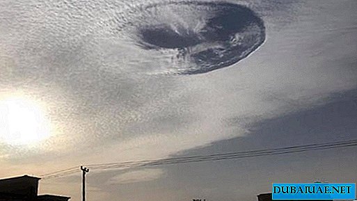 Ett mystiskt hål dök upp på himlen över Förenade Arabemiraten