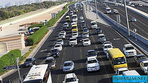 Emirados Árabes Unidos lutando com passeios de pista de emergência