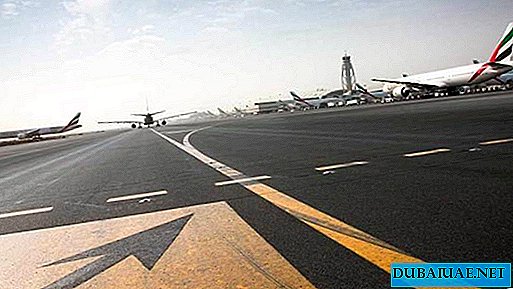 En los EAU, un hombre intentó subirse a un avión sin boleto y volar a casa.