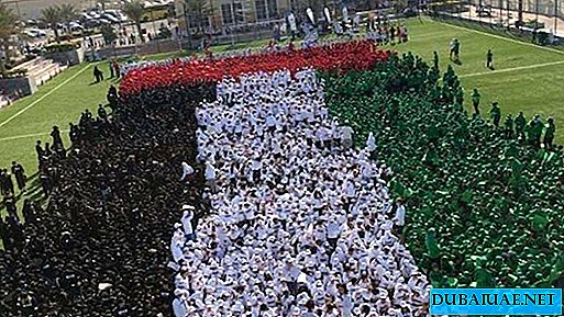 UAE lavede verdens største levende flag