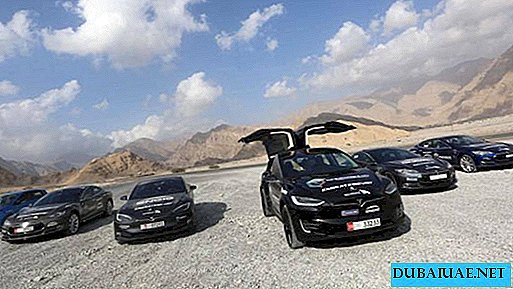 Nos Emirados Árabes Unidos começa uma corrida em massa em carros elétricos