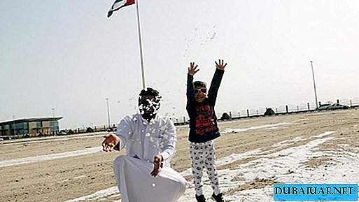 Hagel in Golfballgröße fällt in die Vereinigten Arabischen Emirate