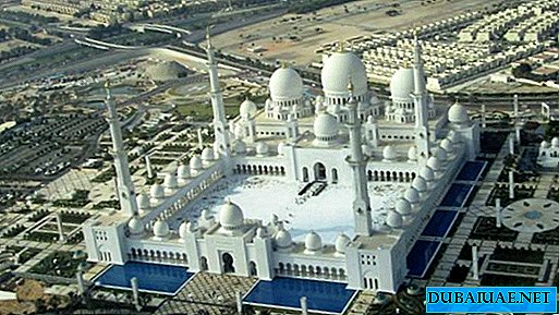 Director ruso detenido en Emiratos Árabes Unidos por lanzar drones cerca de la mezquita