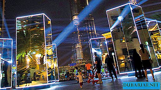 In het hart van Dubai opende een "licht doolhof"