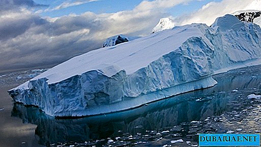 Autoridades dos Emirados Árabes Unidos põem fim à idéia de rebocar icebergs para a costa do país