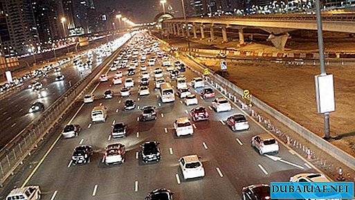 Pihak berwenang berjanji untuk menghilangkan kemacetan di jalan-jalan dari Sharjah ke Dubai