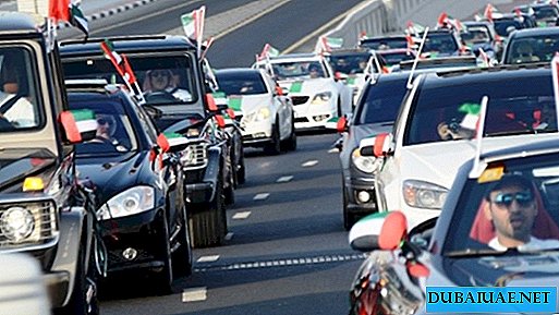 Motoristas dos Emirados Árabes Unidos lembraram a responsabilidade de dirigir sem licença