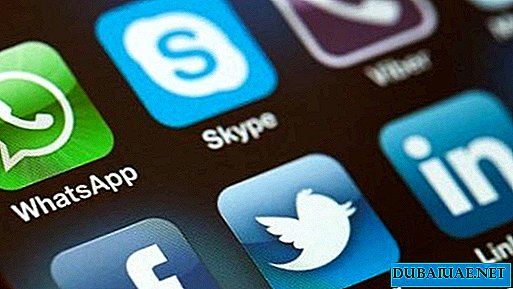 Selebriti menuntut untuk mengeluarkan larangan panggilan pada WhatsApp dan Skype di UAE