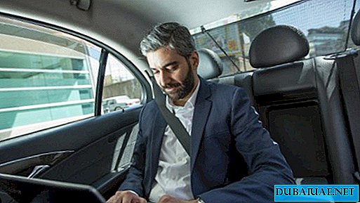 O táxi de Dubai terá acesso Wi-Fi gratuito