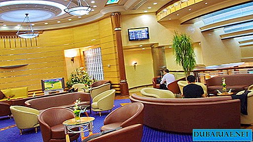 صالات مطار الإمارات العربية المتحدة معترف بها كواحدة من أفضل المطارات في العالم