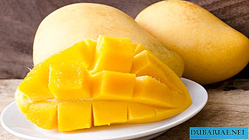 Inwoners van de VAE brengen gratis dozen mango's mee